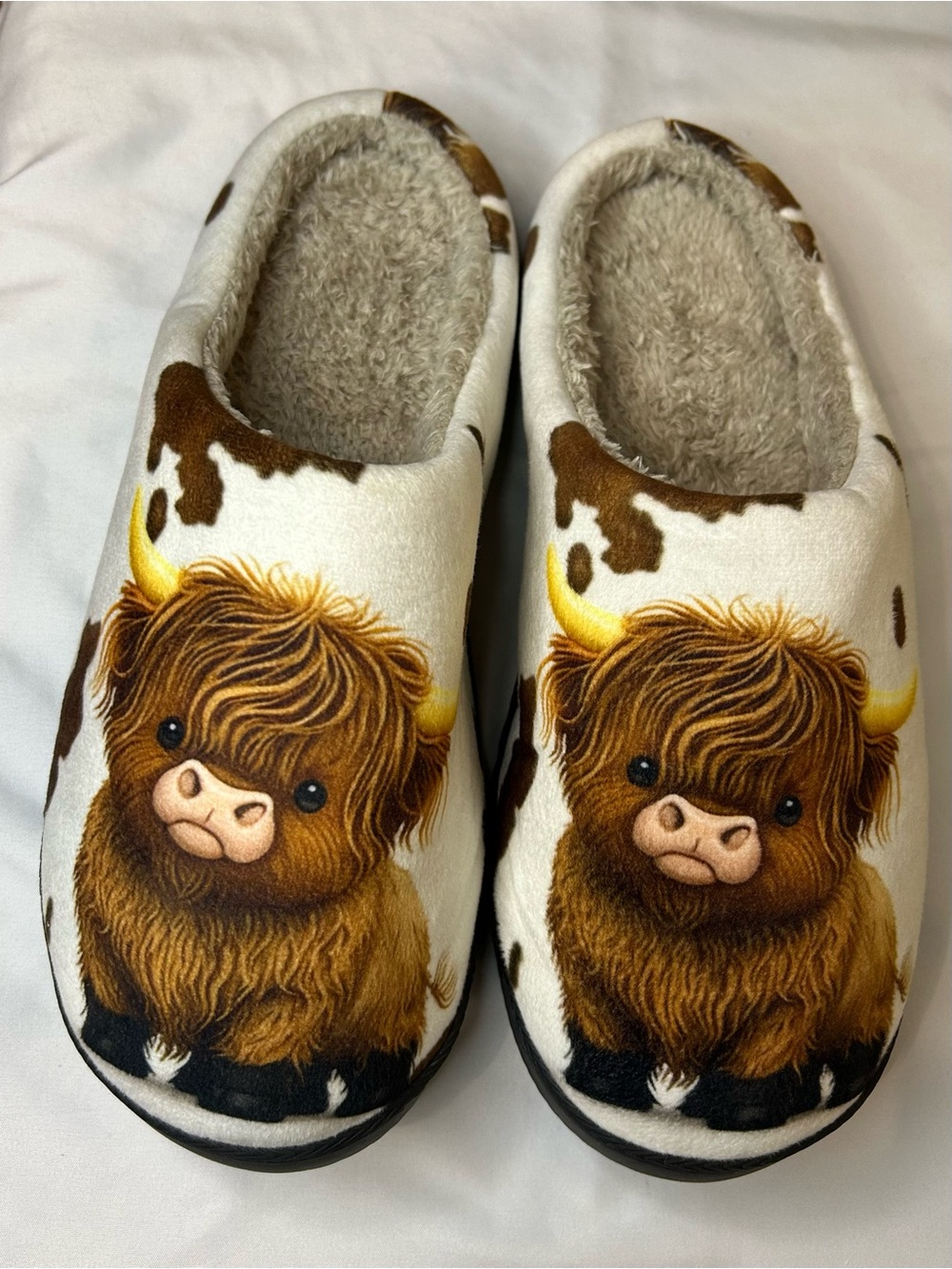 Women’s Cozy Highland Cow One-Piece Slippers - White/Brown